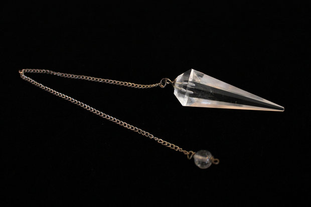 Pendulum crystal, facetted