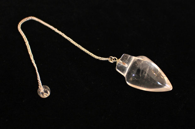Pendulum rock crystal, arrow-shaped